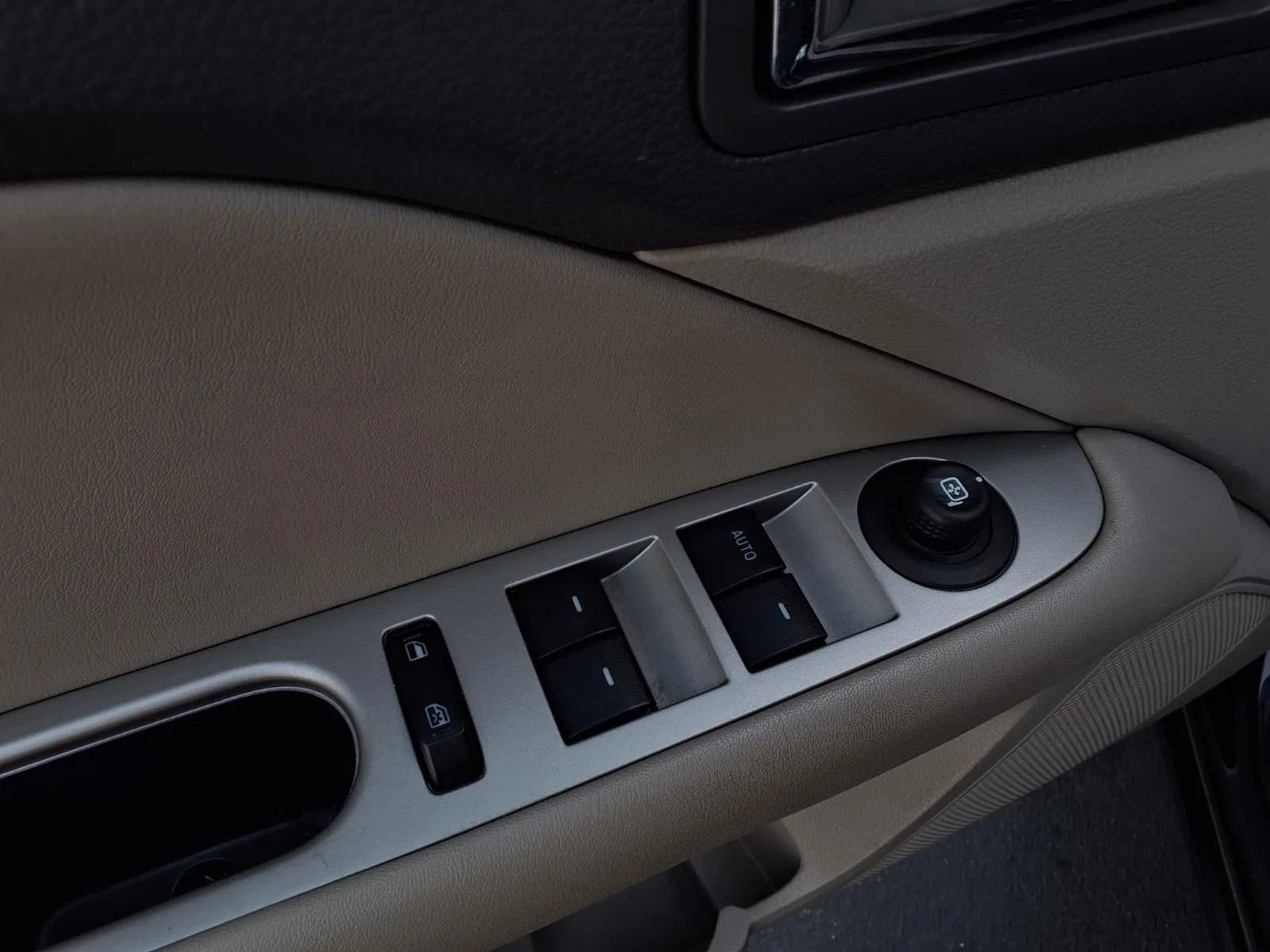 Used 2010 Ford Fusion SEL FWD image 17