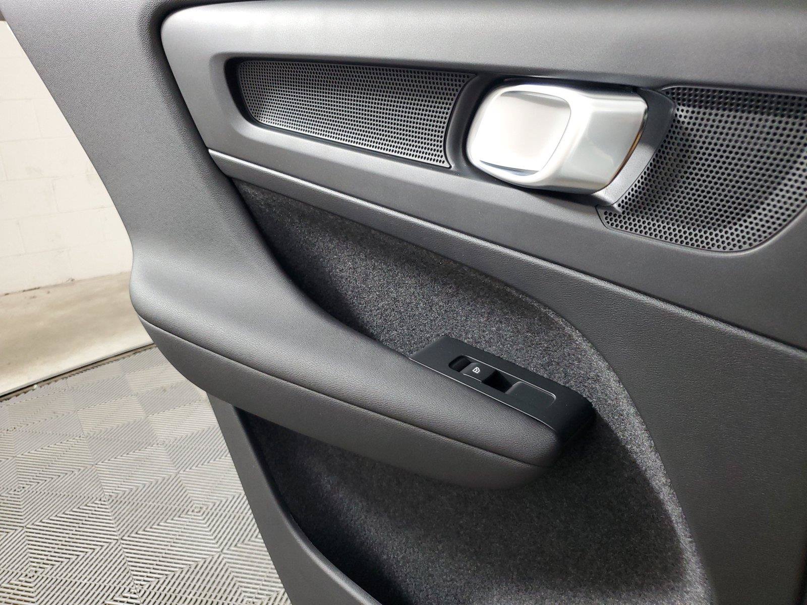 New 2026 Volvo XC40 B4 Core w/ Protection Package Premier FWD image 18