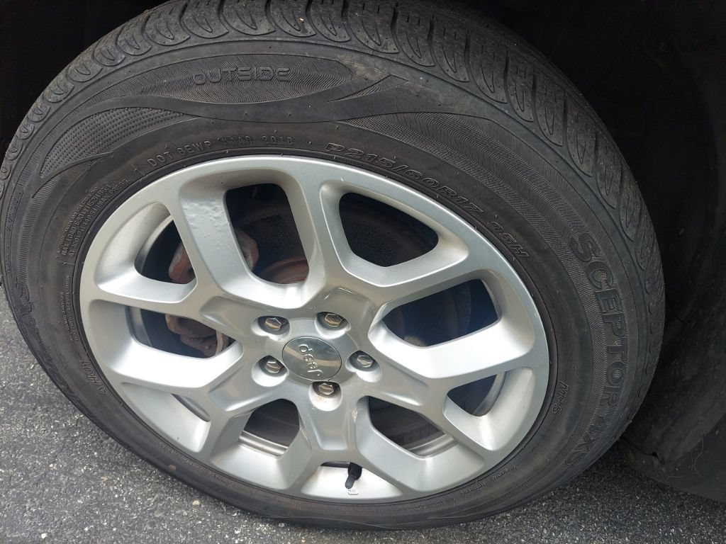 Used 2016 Jeep Renegade Latitude FWD image 3