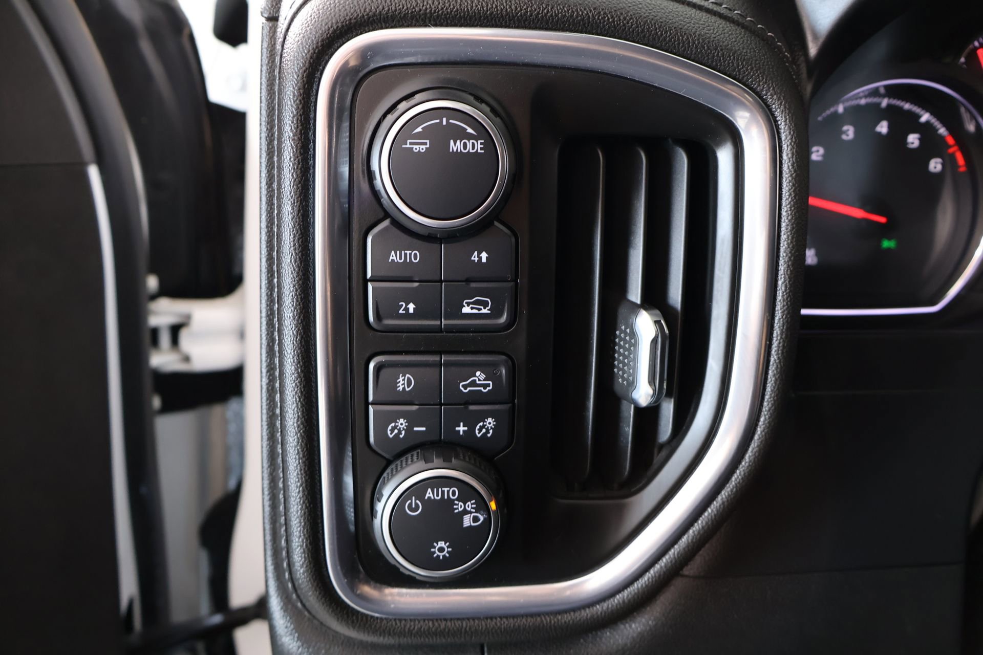 Used 2020 Chevrolet Silverado 1500 RST w/ Texas Edition AWD/4WD image 8