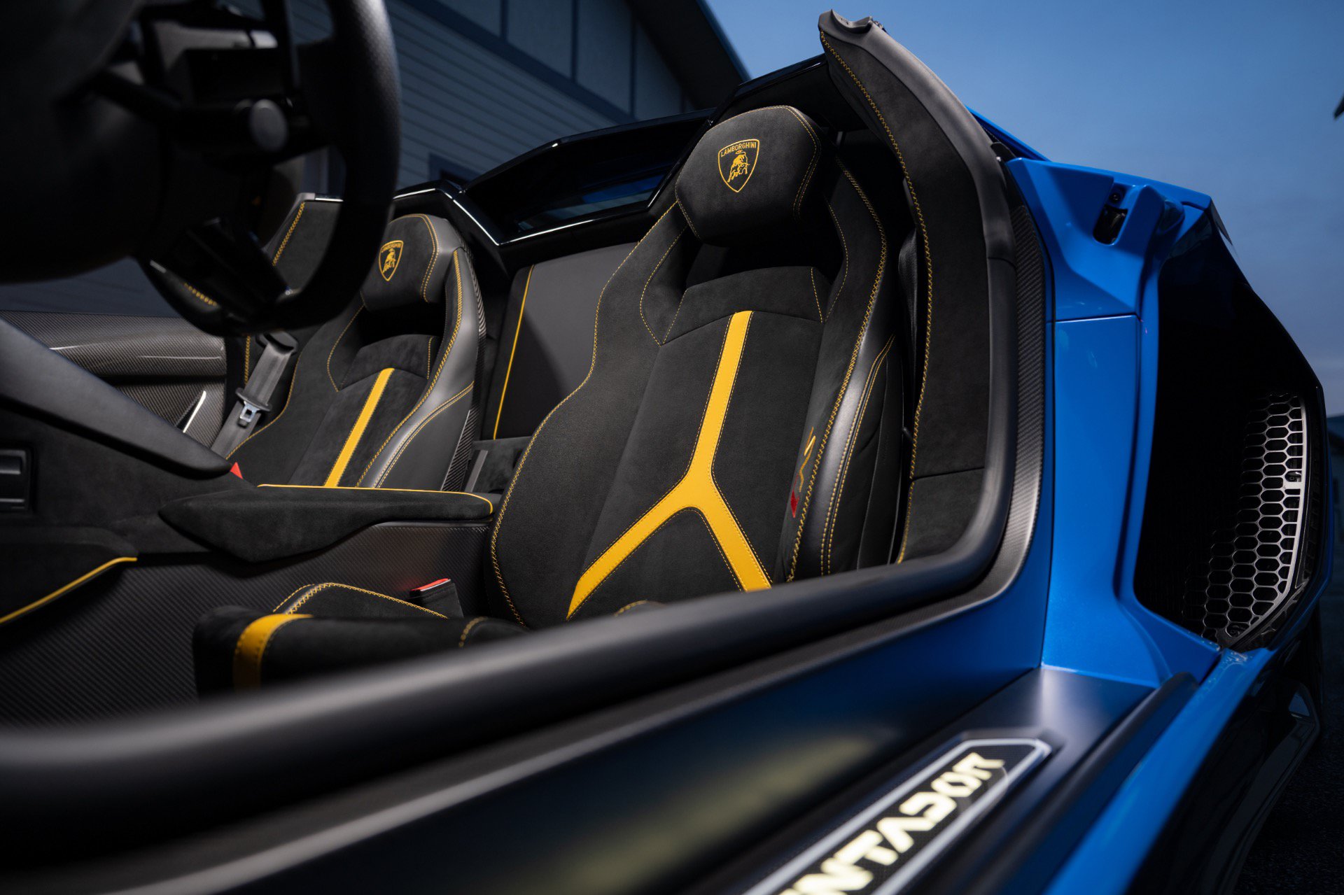 Used 2021 Lamborghini Aventador SVJ AWD/4WD image 20