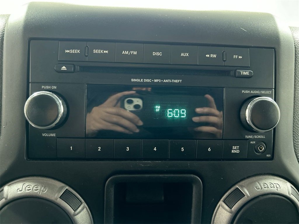 Used 2015 Jeep Wrangler Sport image 14