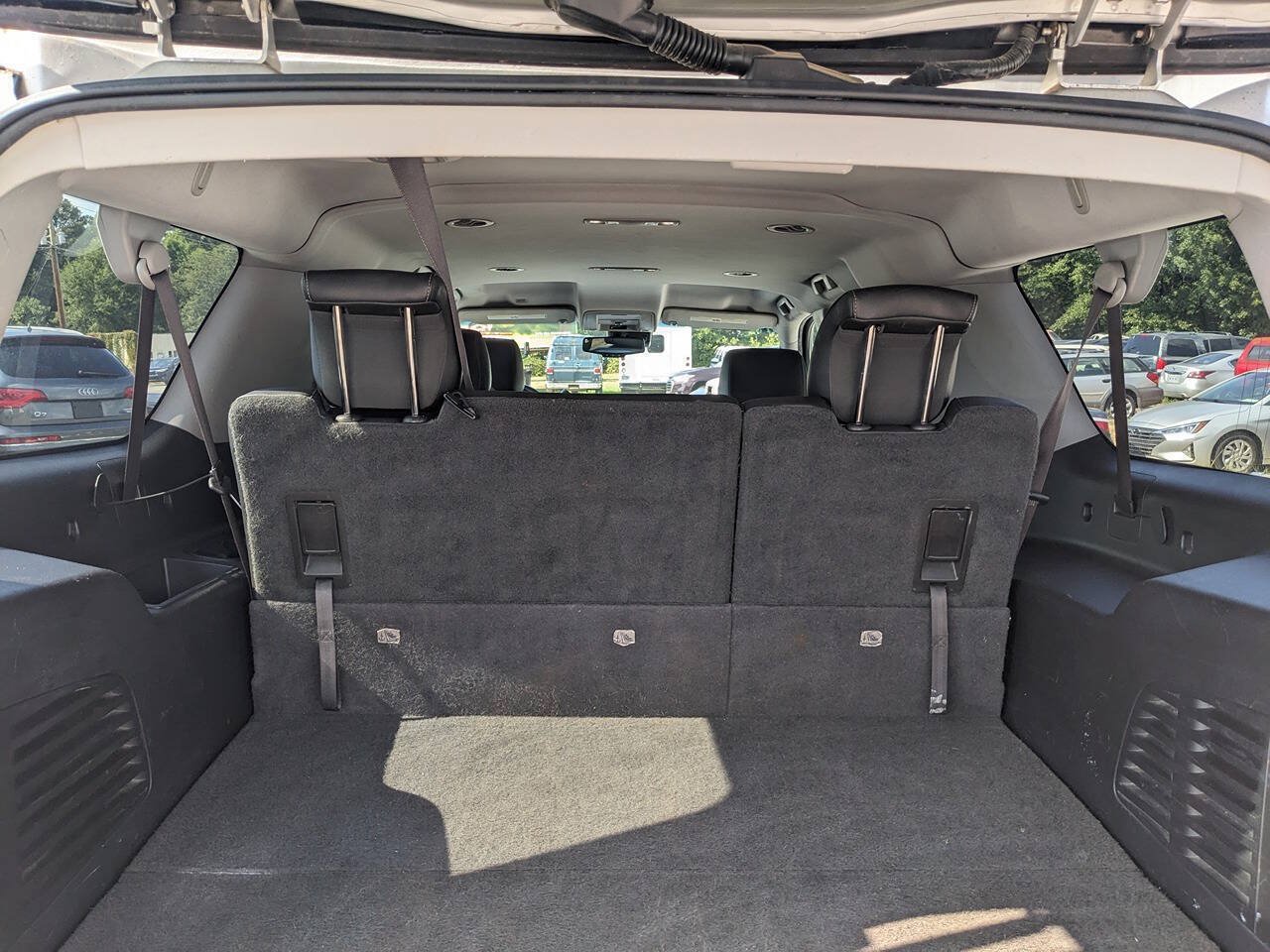 Used 2015 Chevrolet Suburban LT RWD image 24