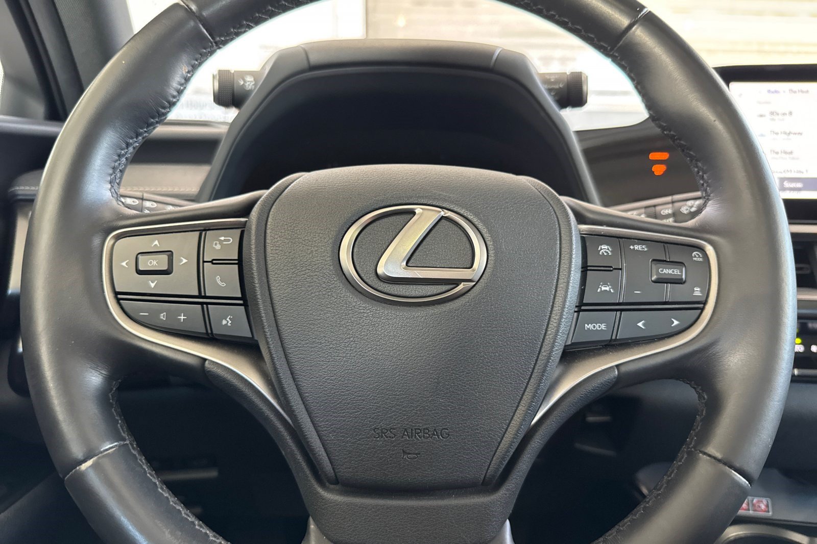 Certified 2025 Lexus UX 300h FWD w/ Accessory Package (Z2) image 29