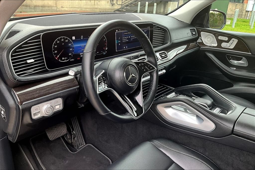 Used 2024 Mercedes-Benz GLS 450 4MATIC image 17