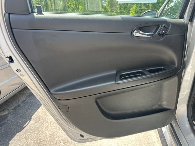 Used 2015 Chevrolet Impala LT w/ LT Sunroof Package FWD image 7