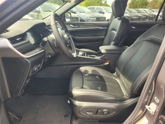 New 2025 Jeep Grand Cherokee Limited image 4