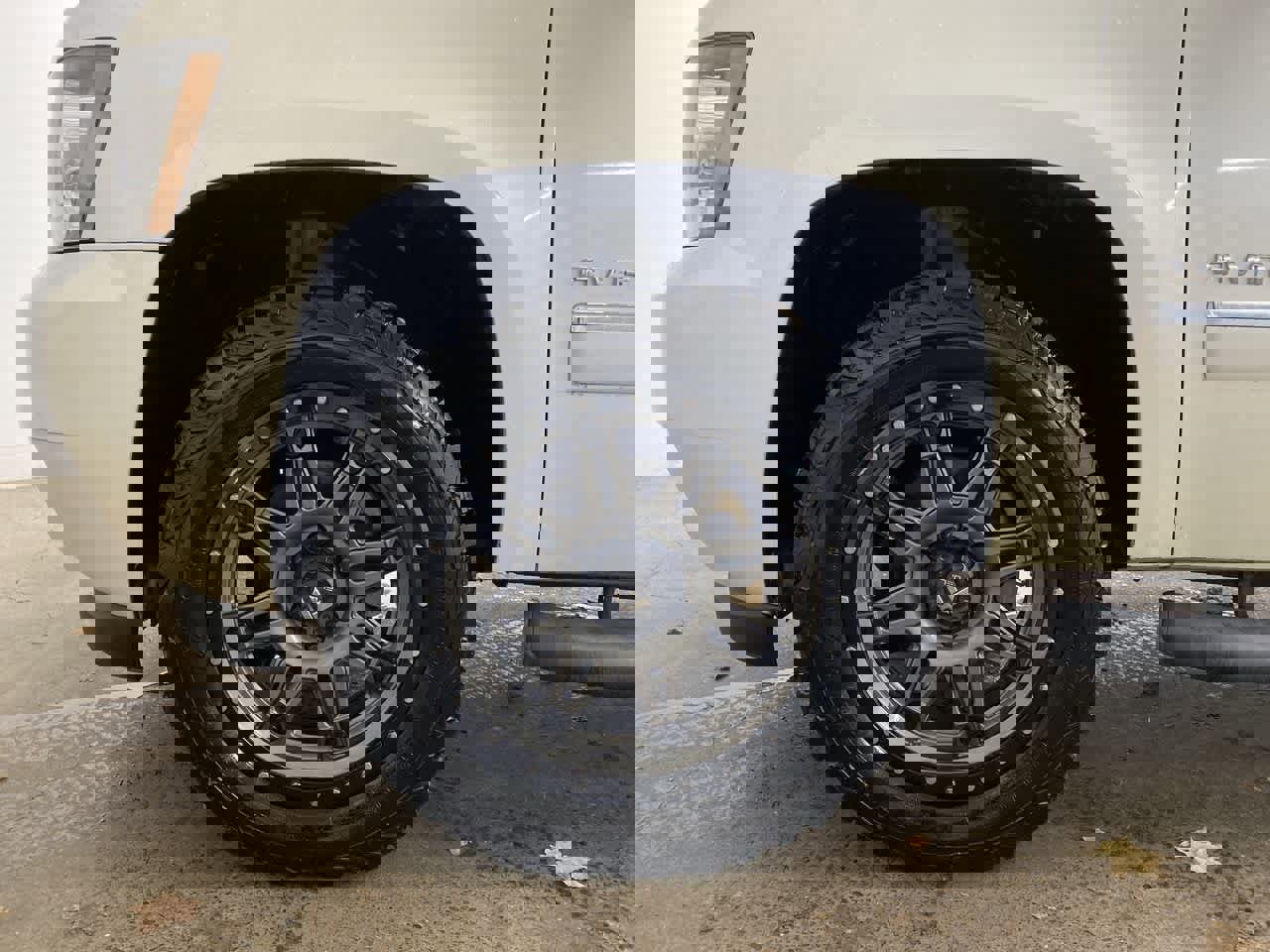 Used 2012 Chevrolet Avalanche LTZ image 11