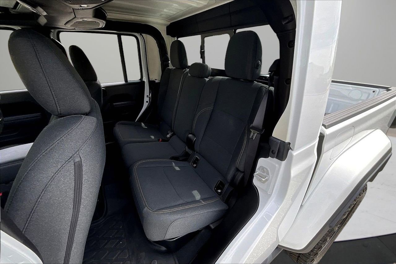 Certified 2025 Jeep Gladiator Sport image 22