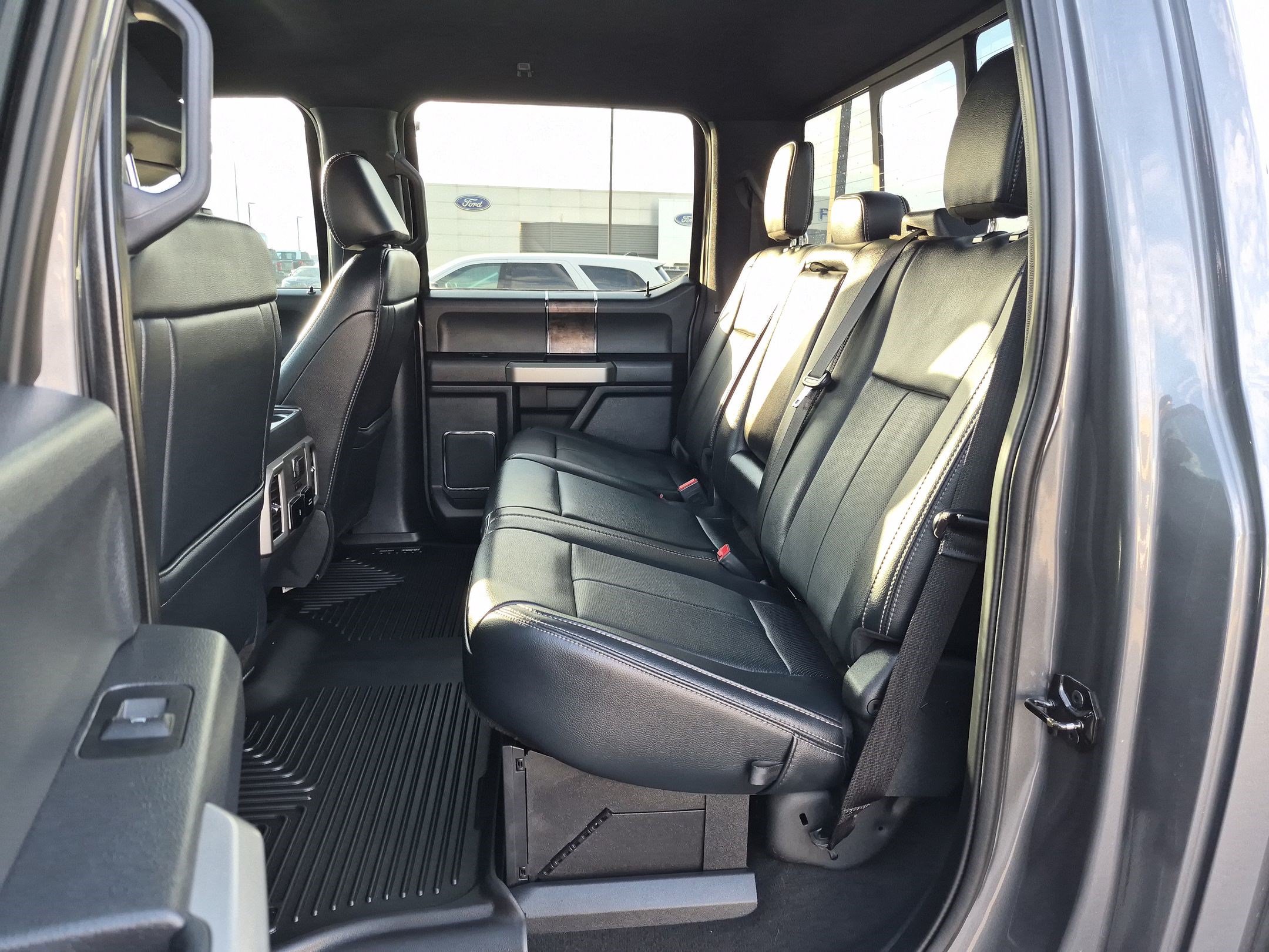 Used 2022 Ford F350 Lariat w/ Black Appearance Package AWD/4WD image 29