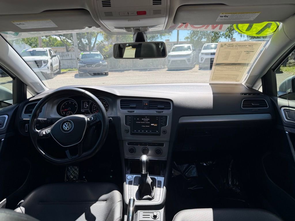 Used 2017 Volkswagen Golf S image 34