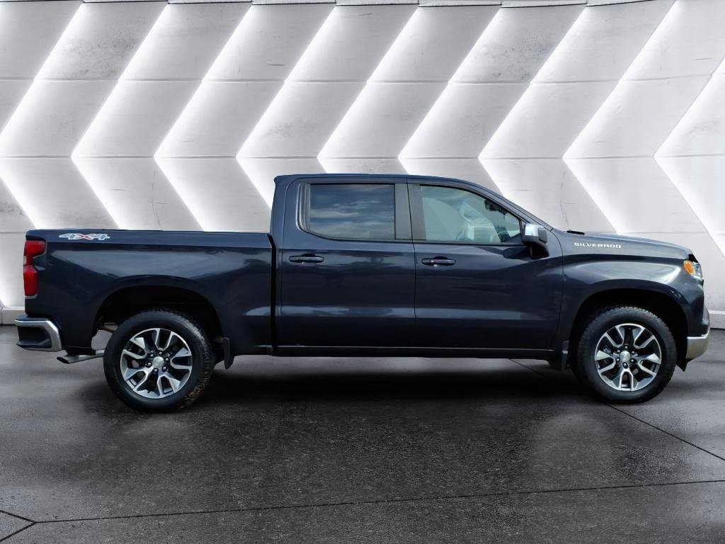 Used 2022 Chevrolet Silverado 1500 LT AWD/4WD image 6