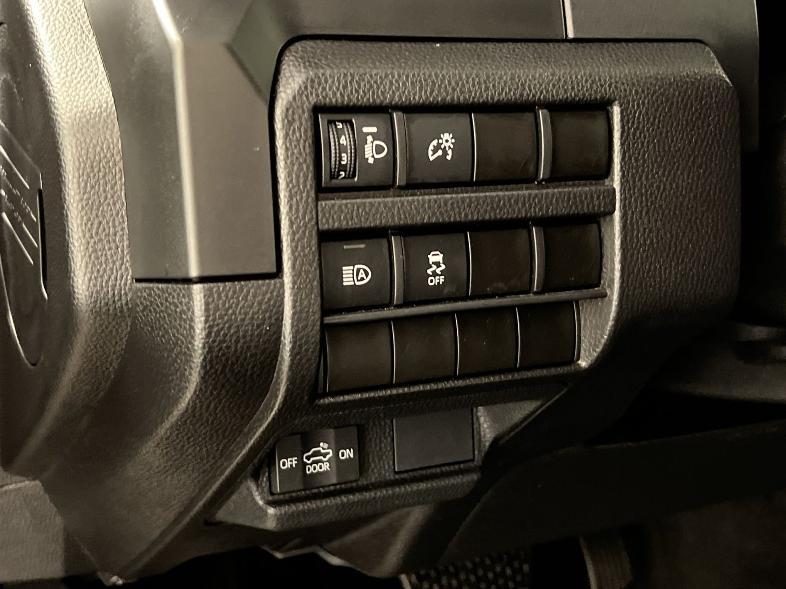 Used 2025 Toyota Tacoma SR w/ SR Upgrade Package AWD/4WD image 30