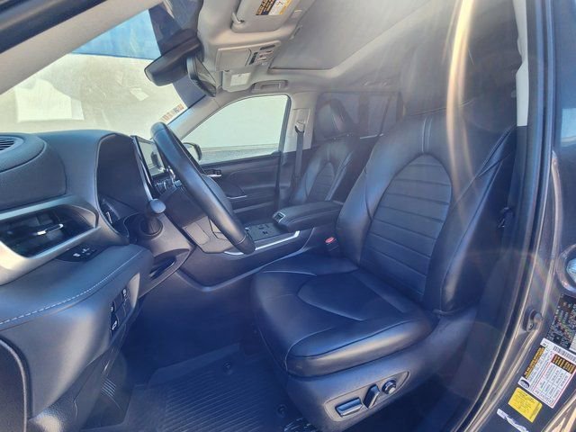 Used 2025 Toyota Highlander XLE image 10