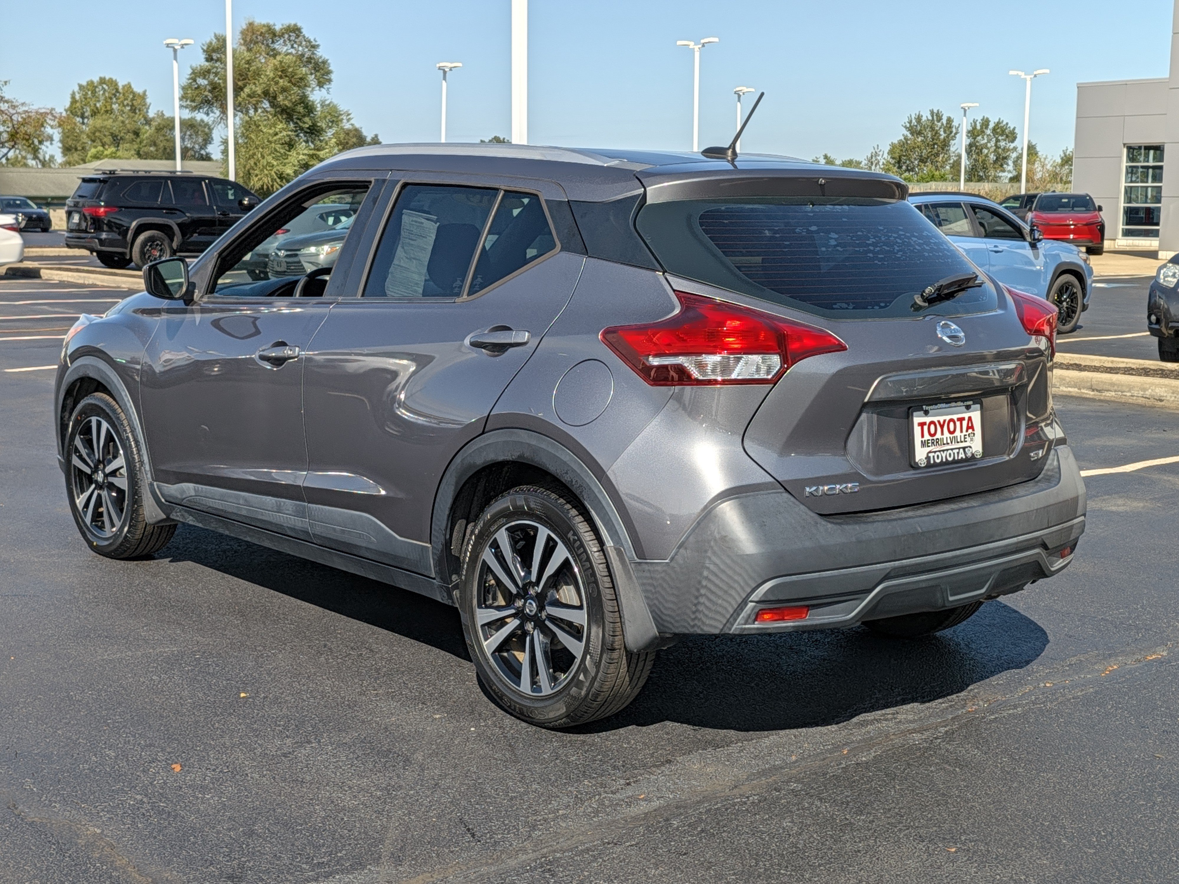 Used 2019 Nissan Kicks SV FWD image 5