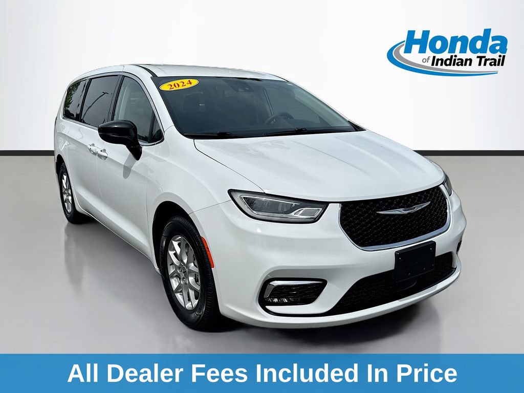 Used 2024 Chrysler Pacifica Touring-L FWD image 1