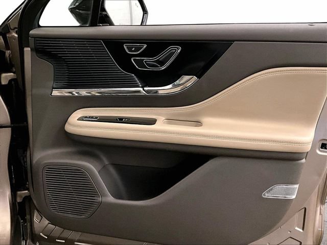 Used 2020 Lincoln Corsair AWD w/ Premium Package image 23