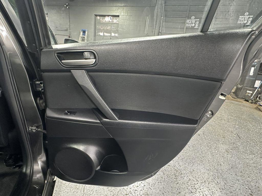 Used 2010 MAZDA MAZDA3 i Touring FWD image 26