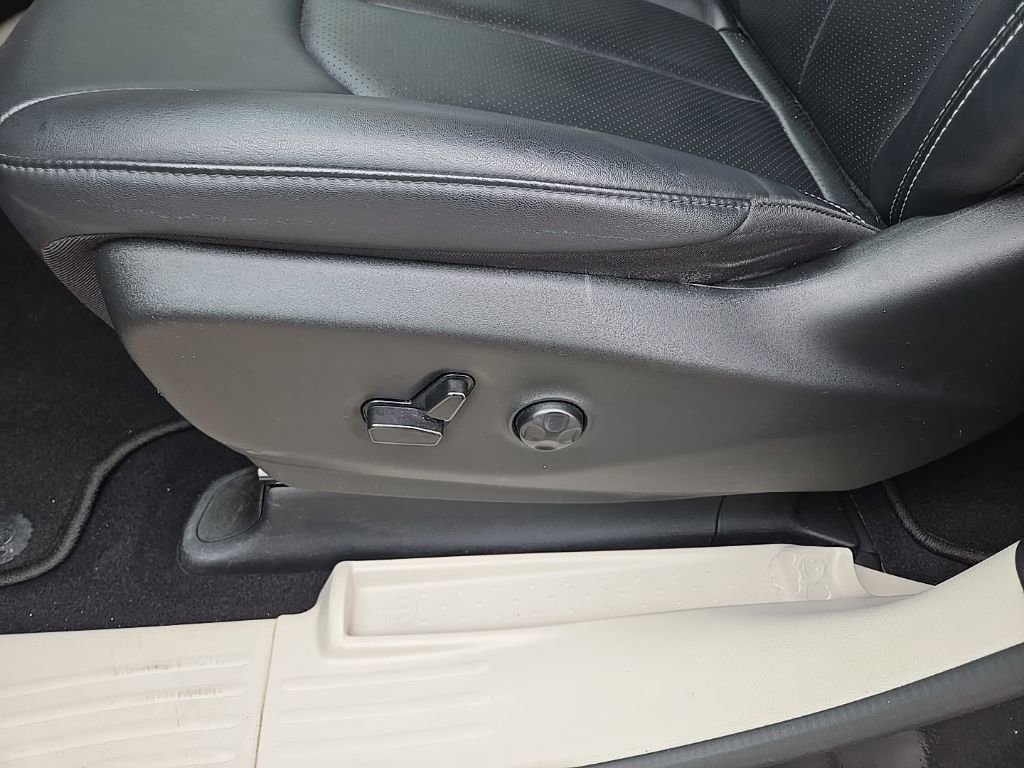 Used 2024 Chrysler Pacifica Touring-L image 36