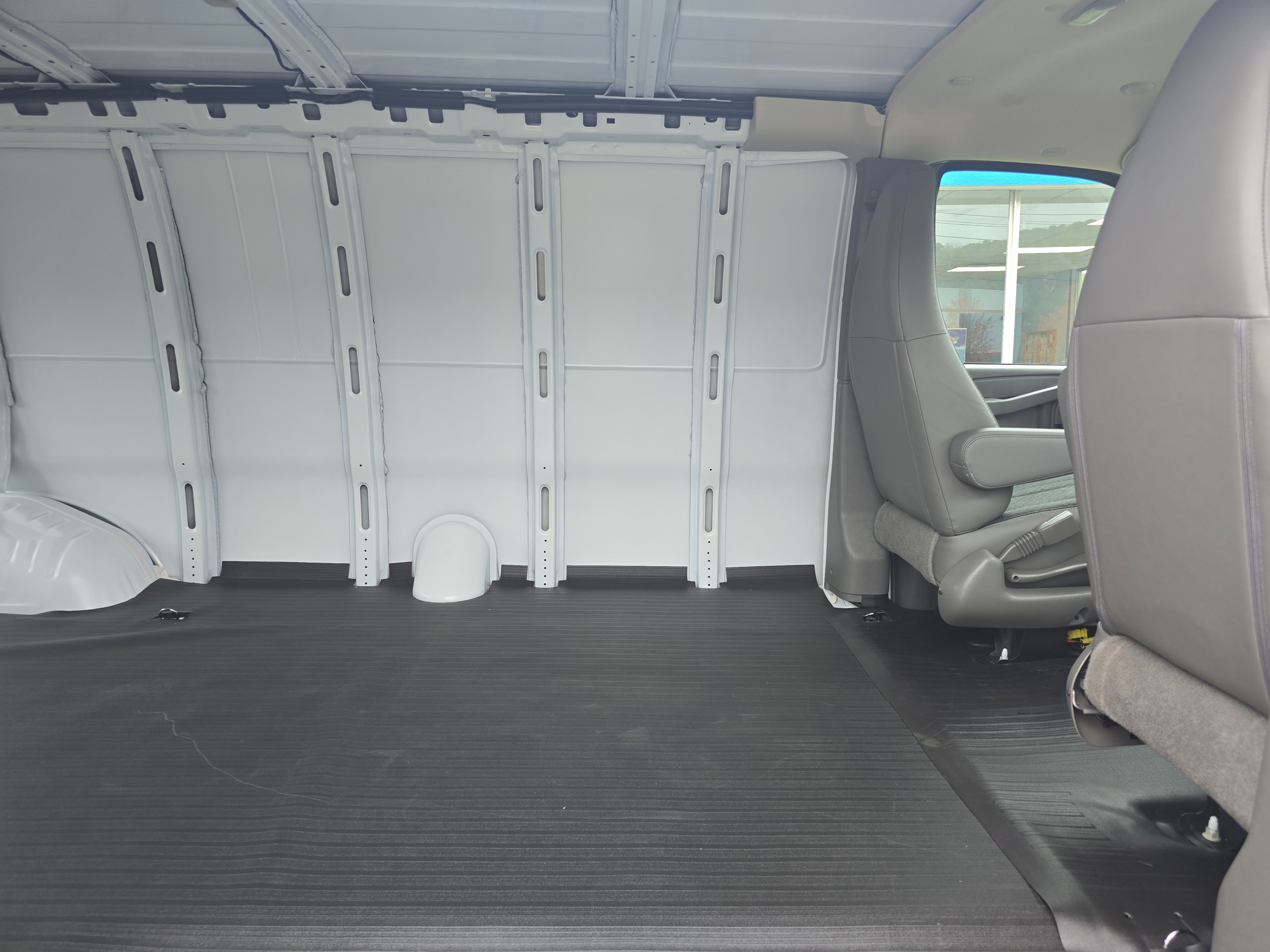 New 2025 GMC Savana 3500 Extended w/ Driver Convenience Package image 15