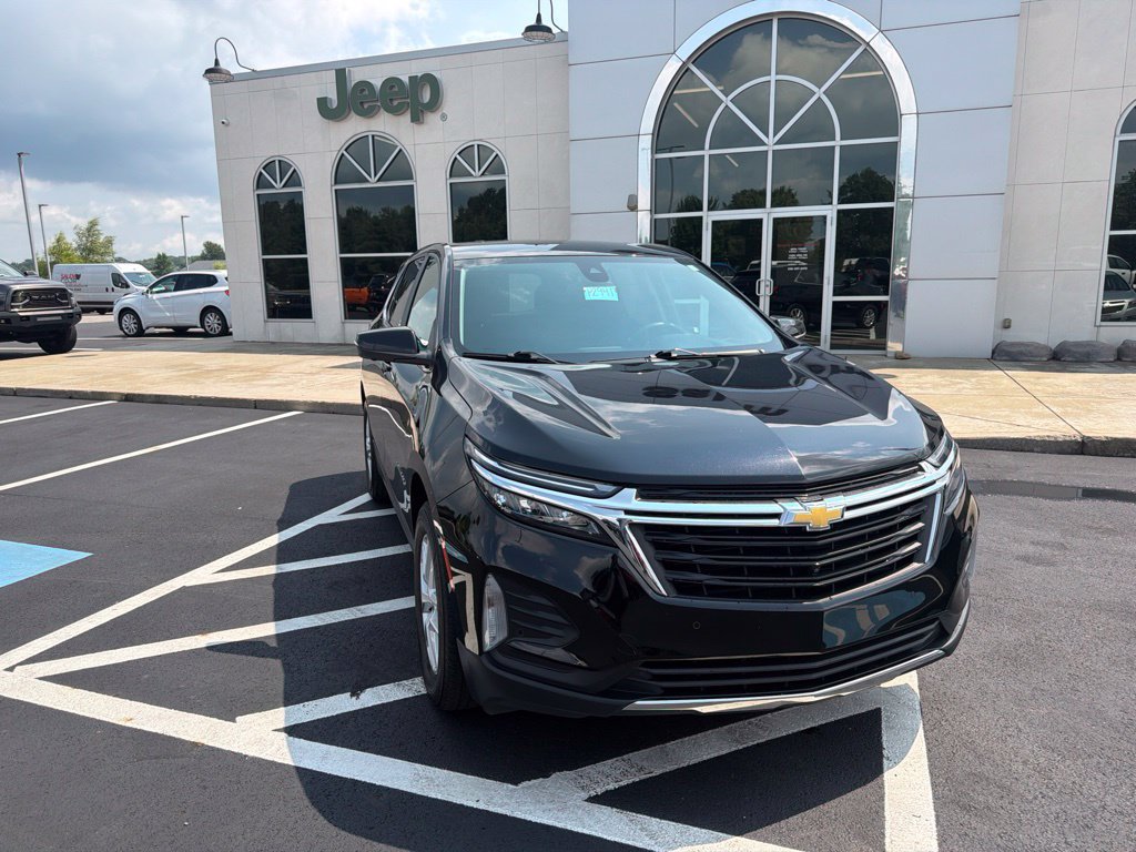 Used 2023 Chevrolet Equinox LT AWD/4WD image 2