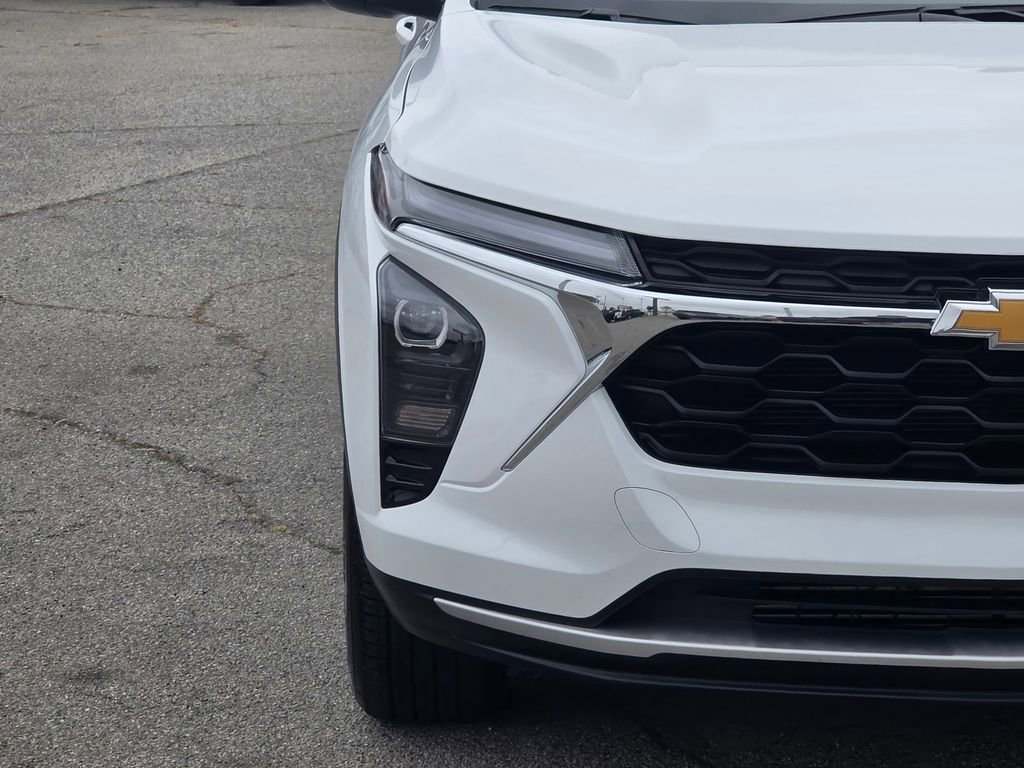 Used 2026 Chevrolet Trax LT FWD image 3