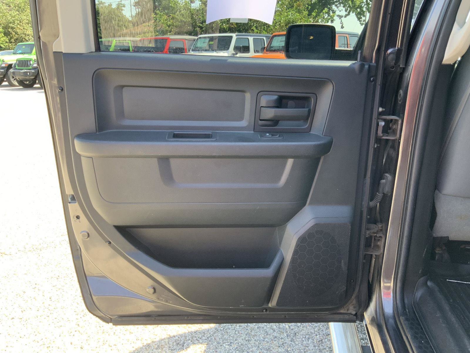 Used 2014 RAM 1500 Express AWD/4WD image 36