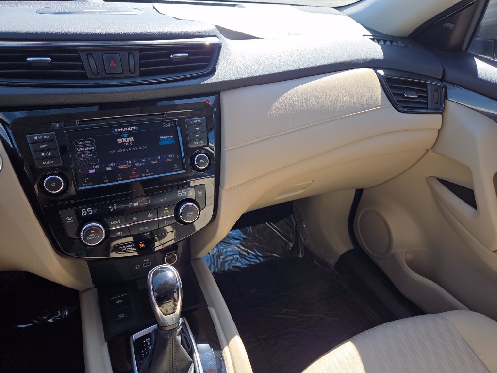 Used 2019 Nissan Rogue SV w/ Sun & Sound Touring Package AWD/4WD image 35