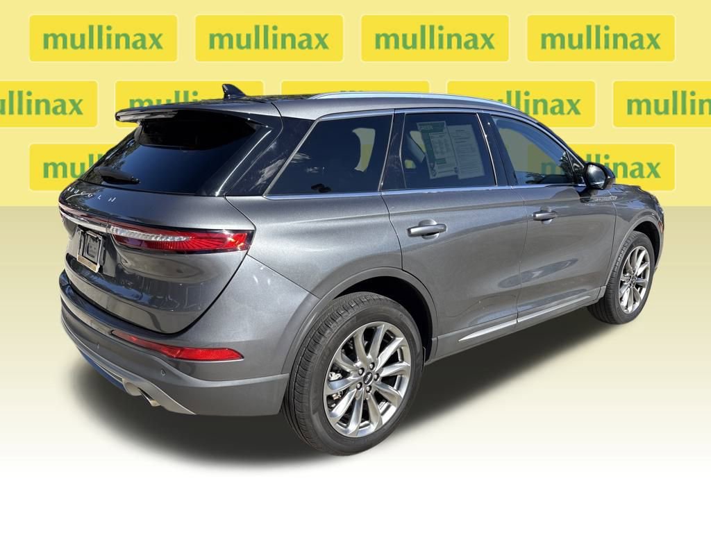 Used 2021 Lincoln Corsair AWD w/ Premium Package image 4