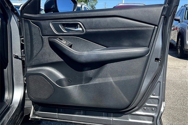 Certified 2024 Nissan Rogue Platinum image 27