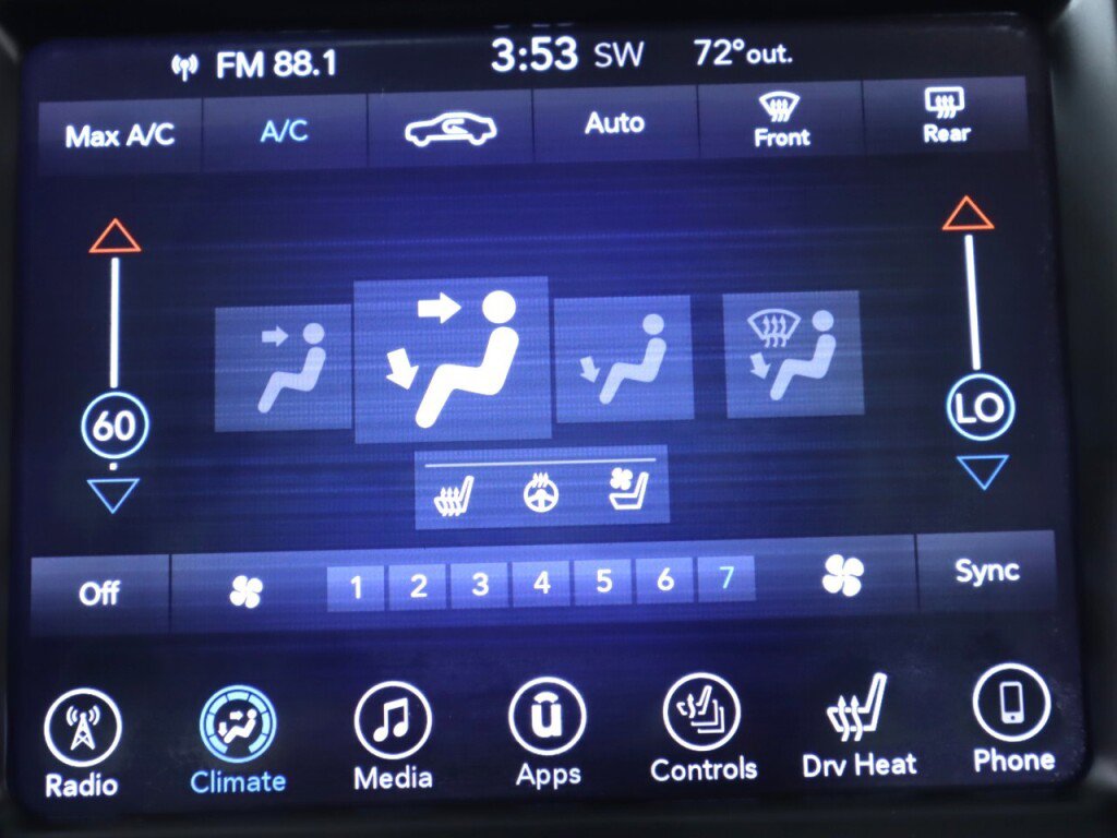 Used 2017 Chrysler 300 C RWD image 18