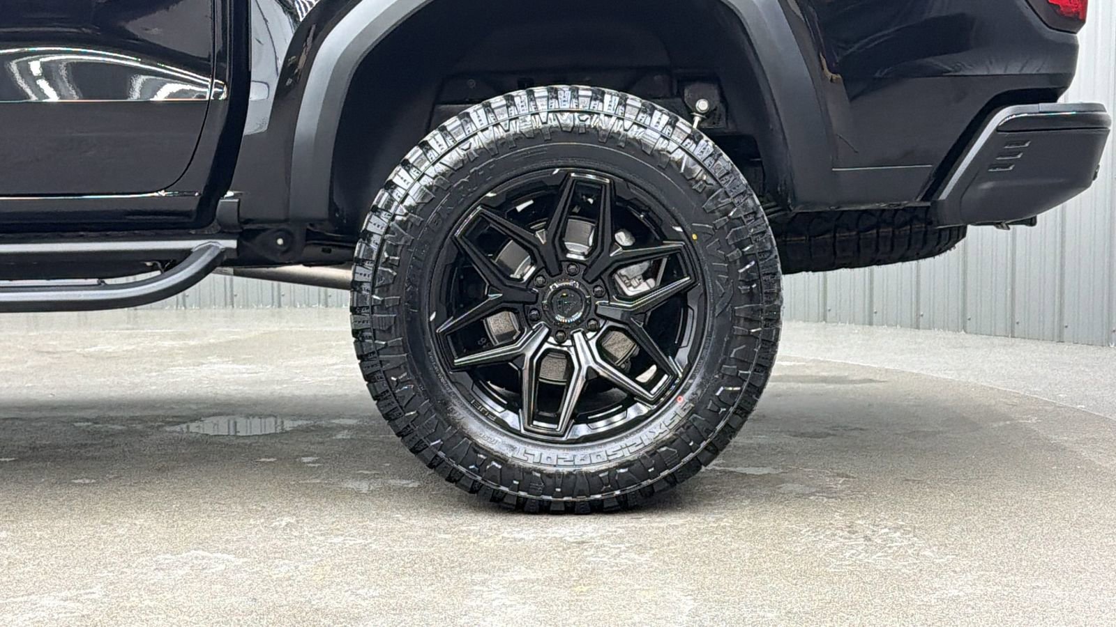 Used 2025 GMC Canyon AT4 w/ AT4X Package image 11