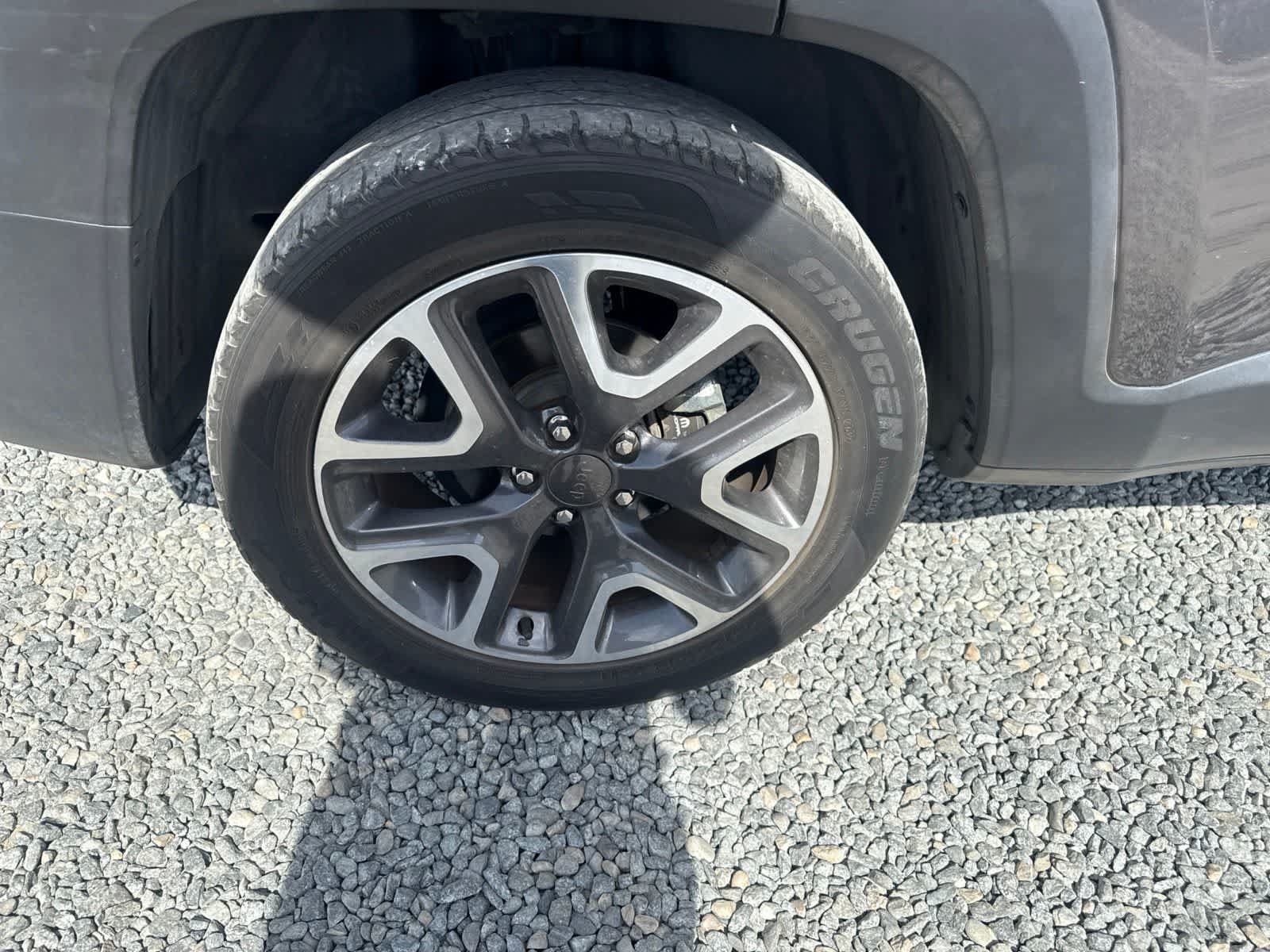 Used 2018 Jeep Renegade Latitude w/ Advanced Technology Group FWD image 17