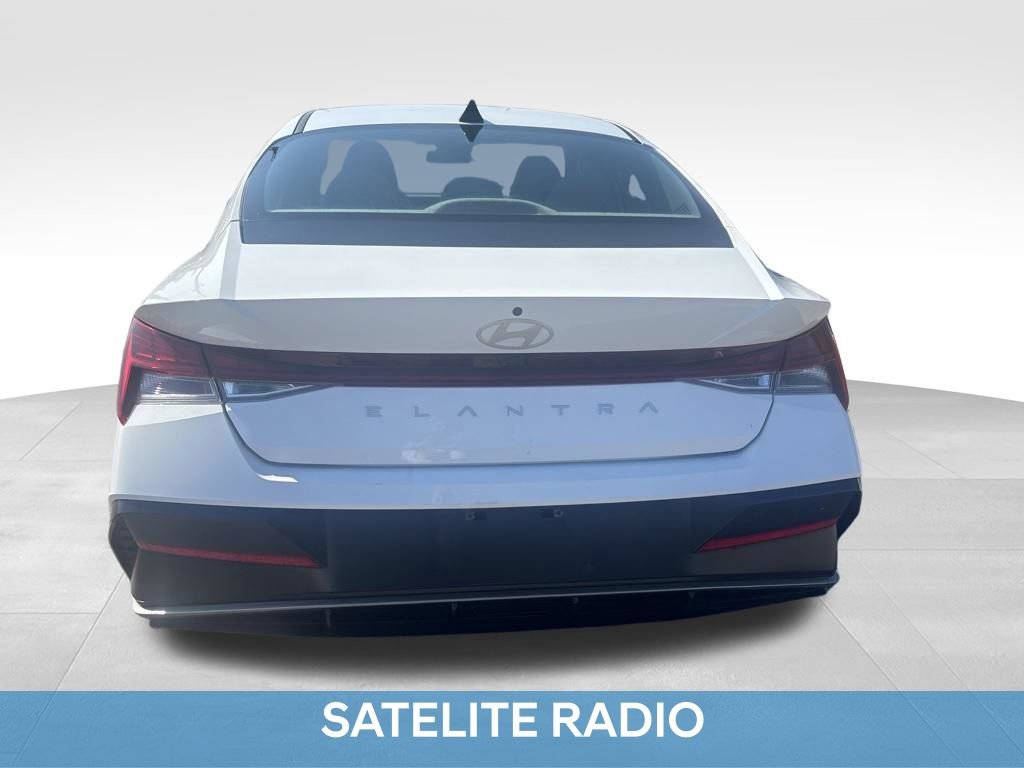 Used 2025 Hyundai Elantra SEL FWD image 9