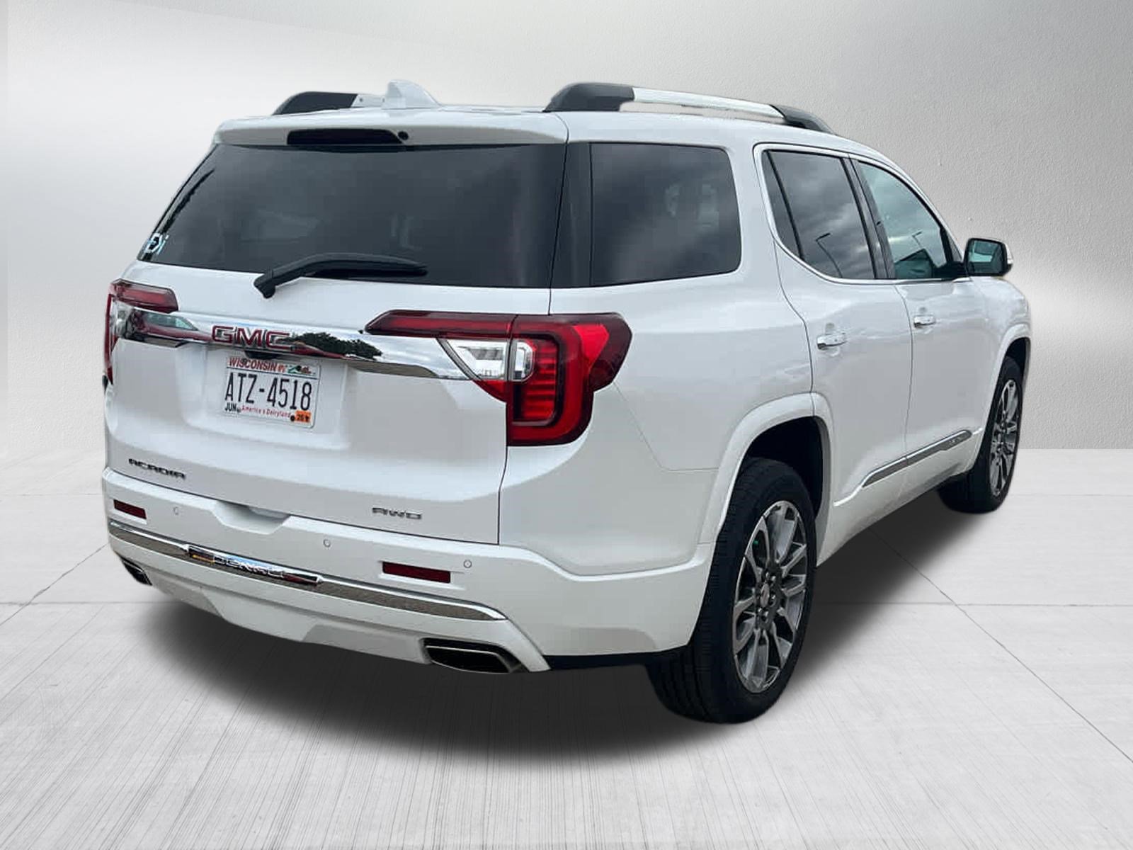 Used 2021 GMC Acadia Denali w/ Denali Ultimate Package image 3