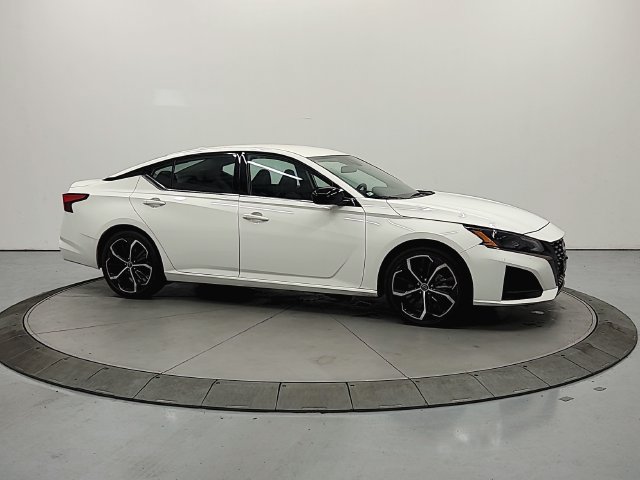 Used 2024 Nissan Altima 2.5 SR FWD image 9