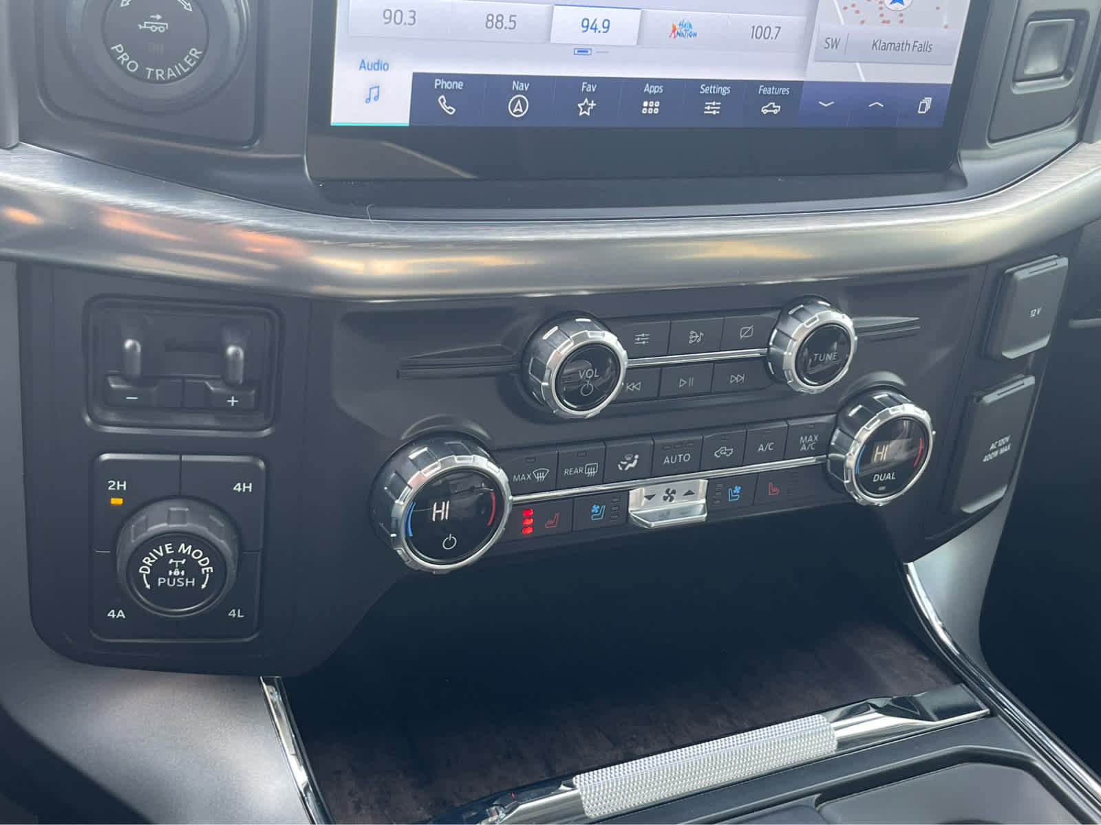 Used 2021 Ford F150 Lariat w/ Max Trailer Tow Package image 15