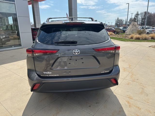 Used 2023 Toyota Highlander LE AWD/4WD image 6