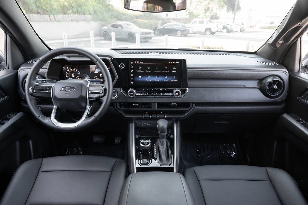 Used 2025 Chevrolet Colorado Trail Boss AWD/4WD image 23