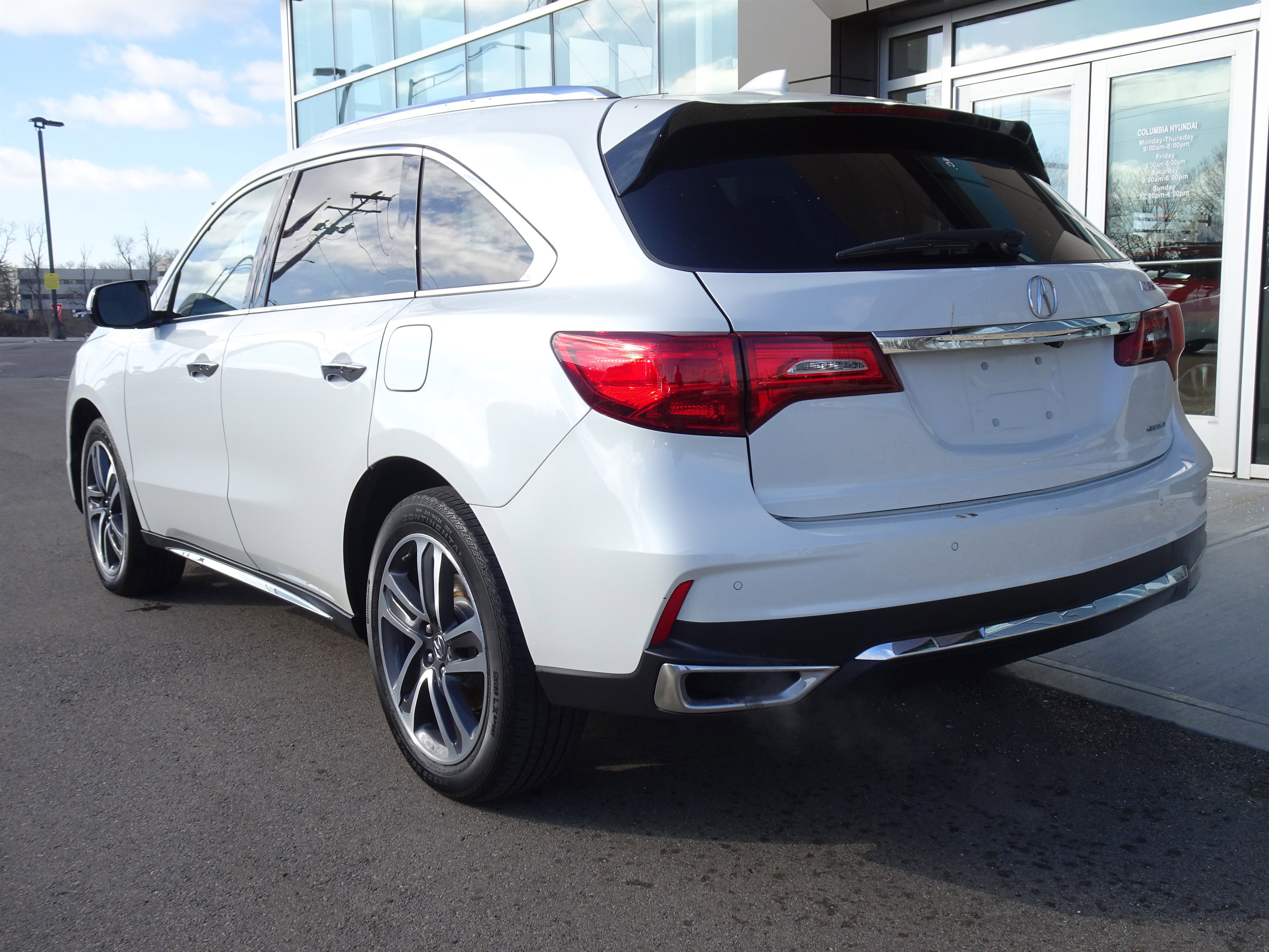 Used 2018 Acura MDX SH-AWD w/ Advance Package image 3