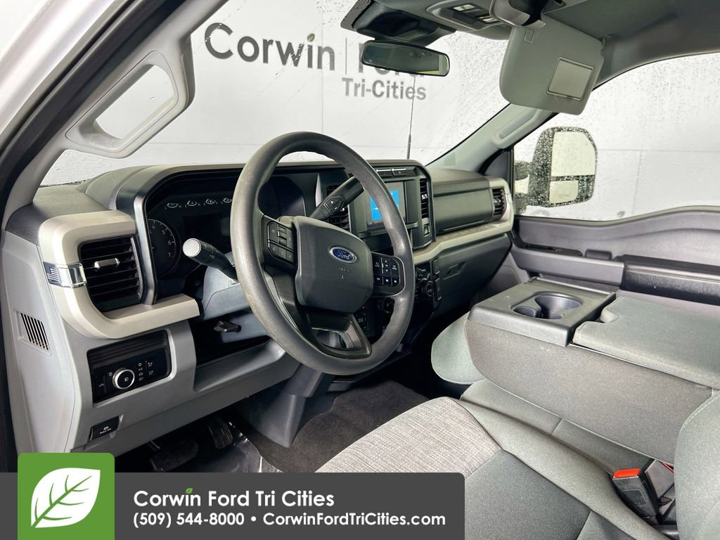 Used 2024 Ford F350 XLT image 3