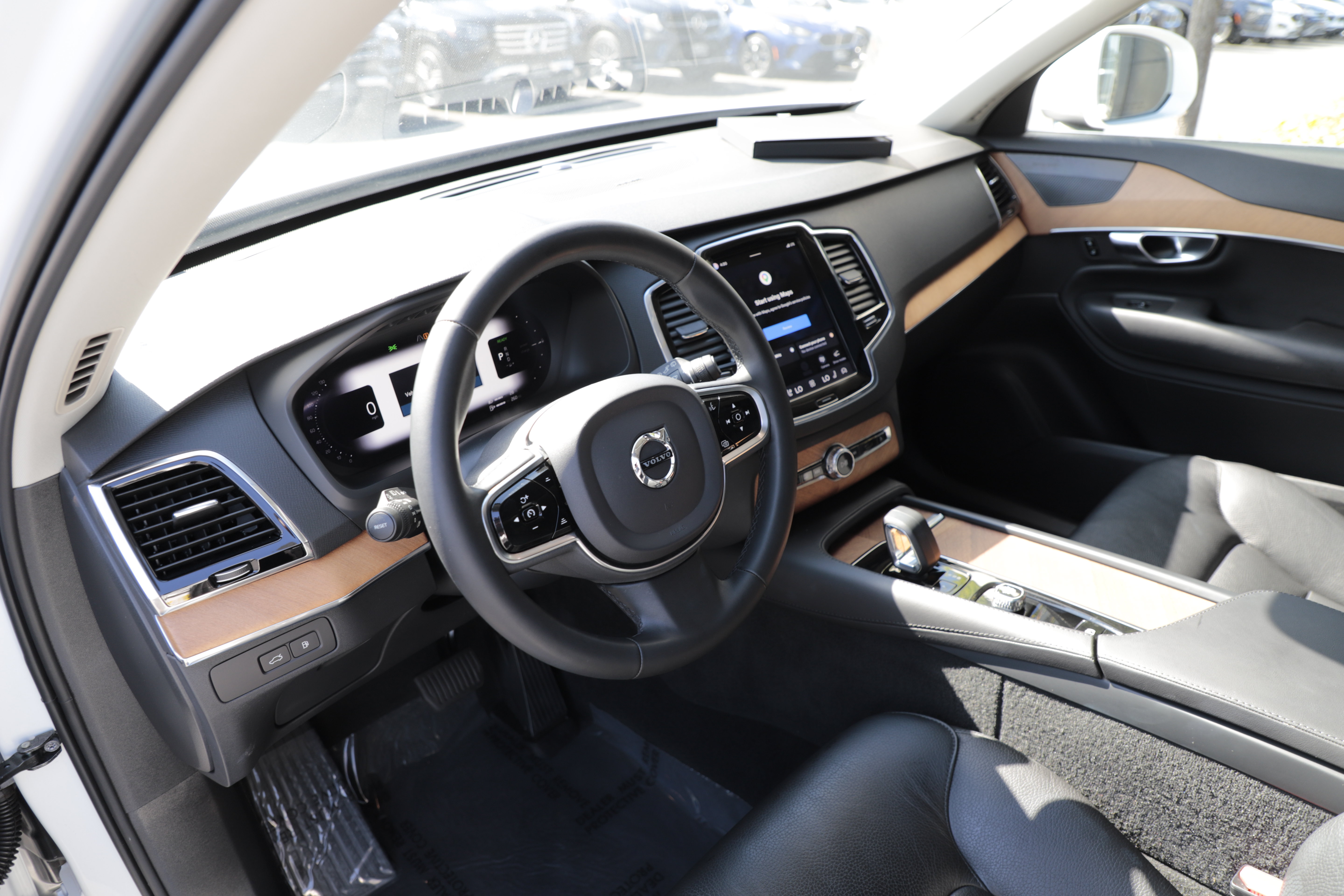 Used 2023 Volvo XC90 T8 Plus AWD/4WD image 17