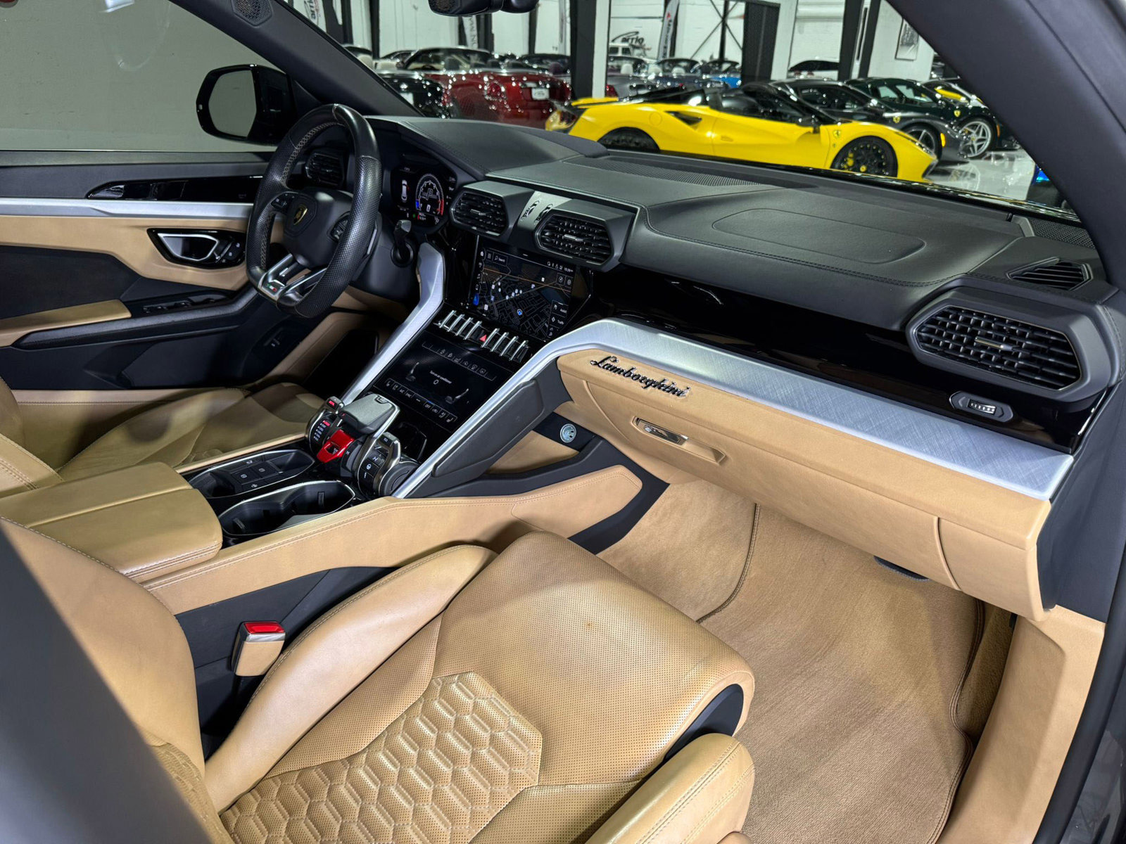 Used 2021 Lamborghini Urus image 19