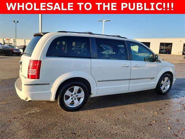 Used 2010 Chrysler Town & Country Touring image 2