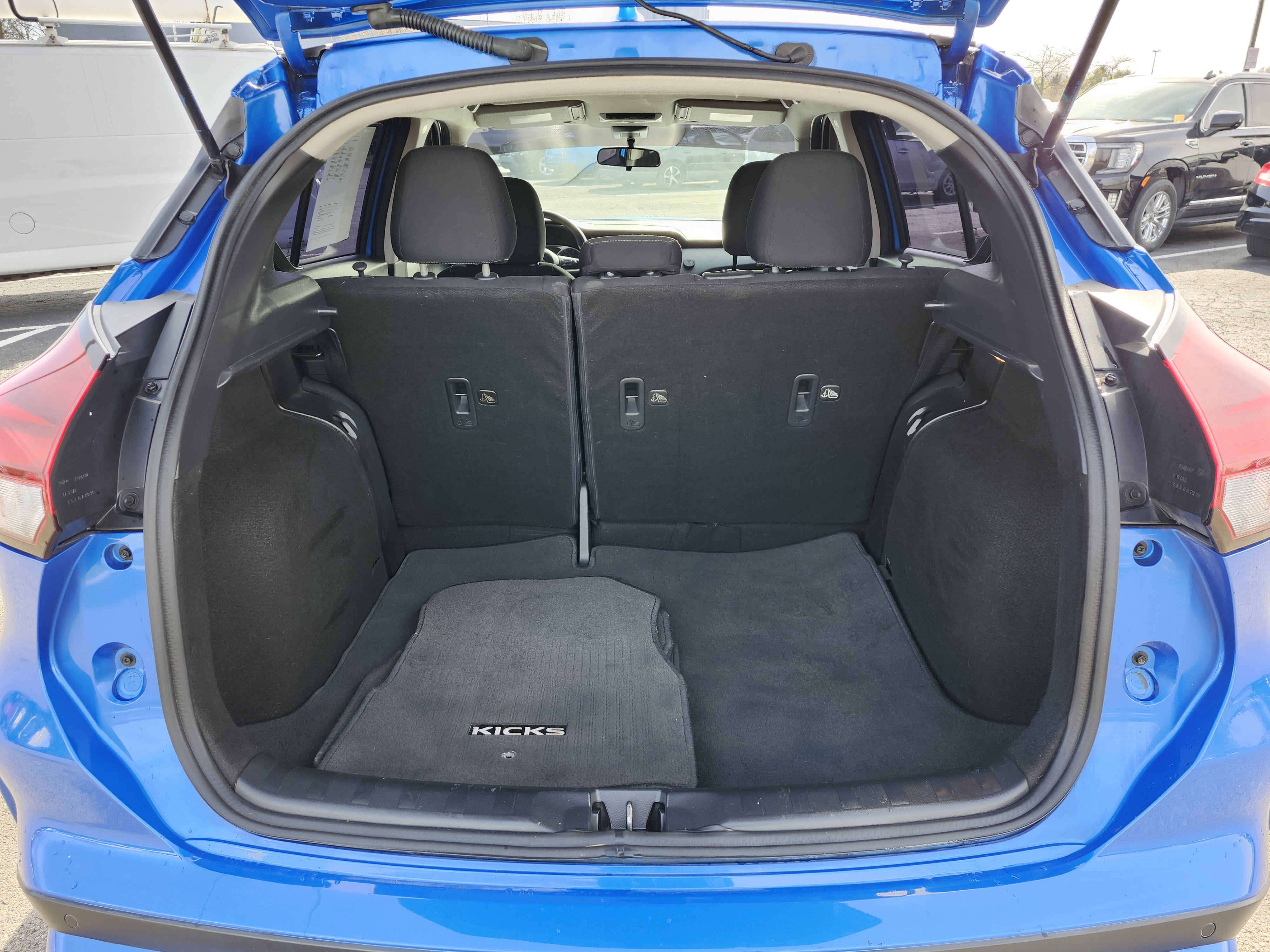 Used 2021 Nissan Kicks S image 20