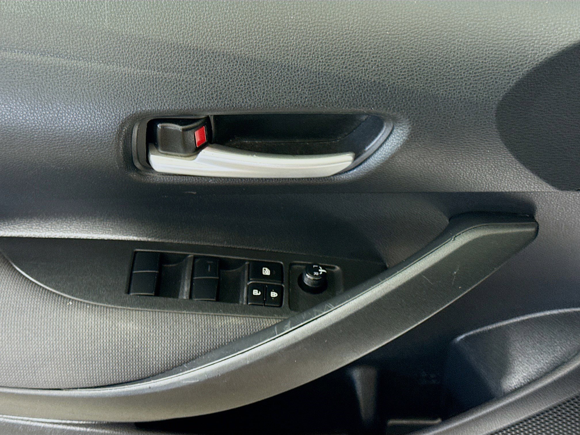 Used 2021 Toyota Corolla LE FWD image 23