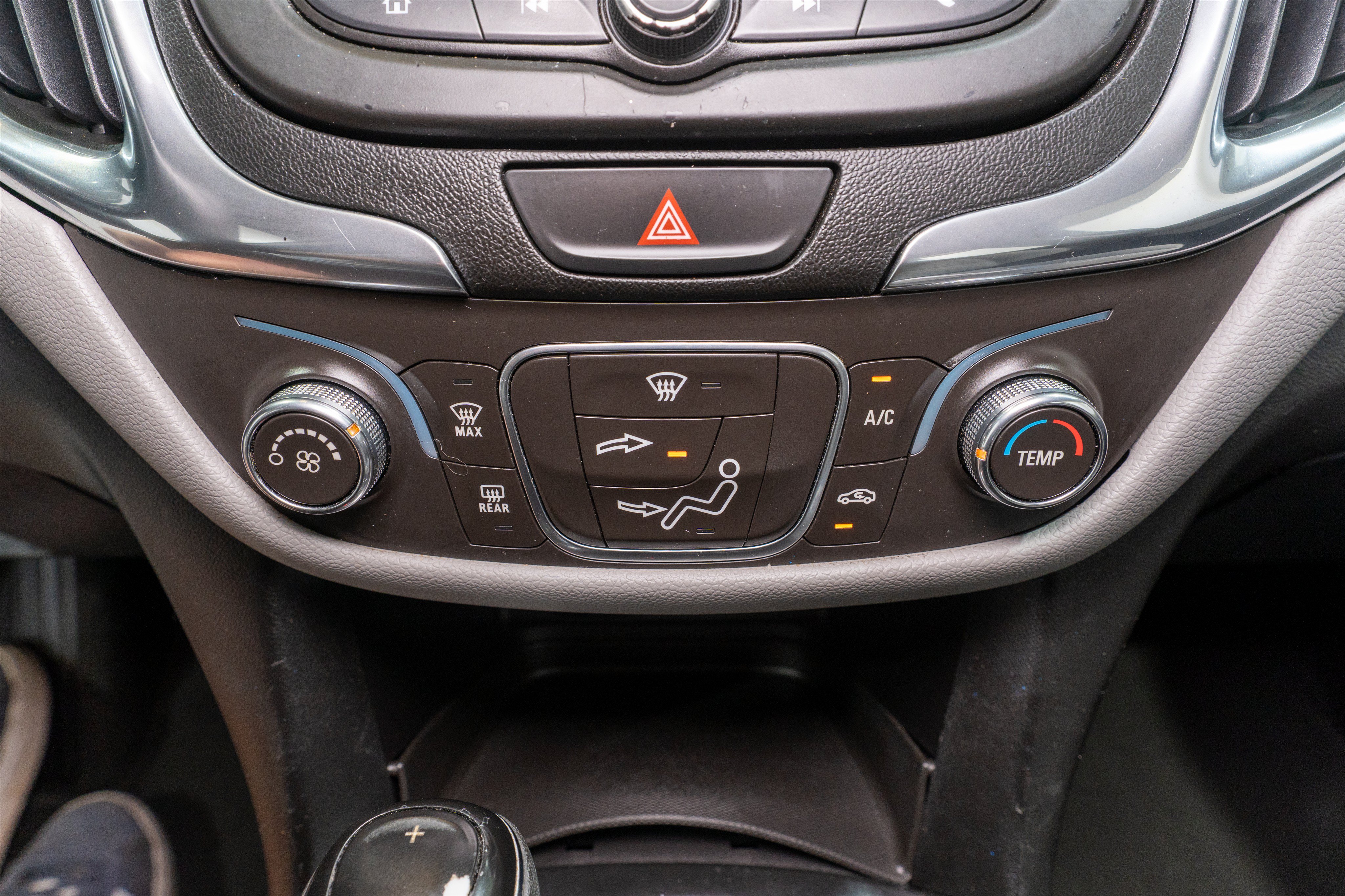 Used 2018 Chevrolet Equinox LS FWD image 19