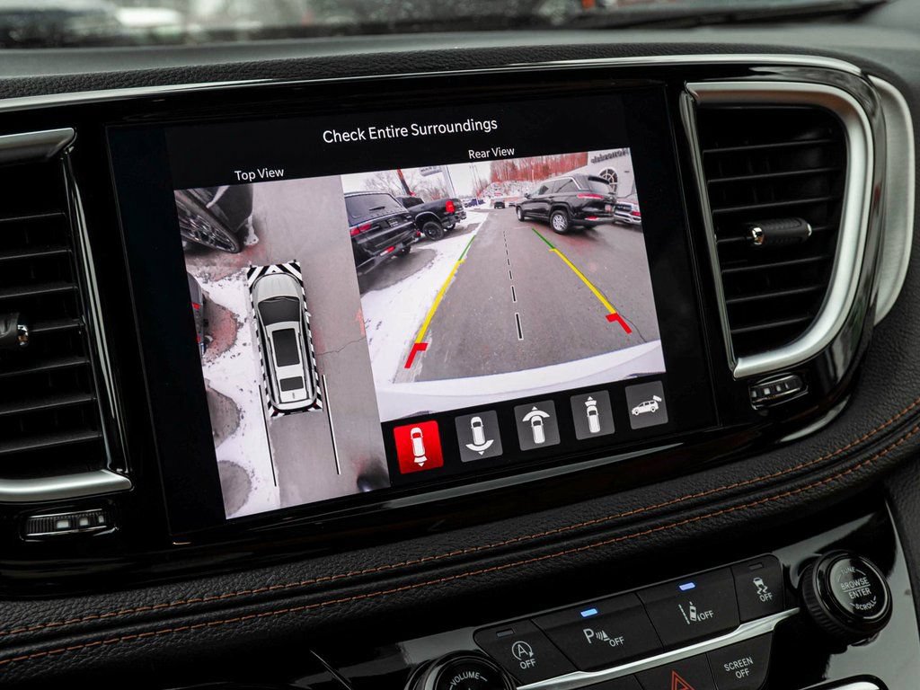 New 2026 Chrysler Pacifica Pinnacle AWD/4WD image 17