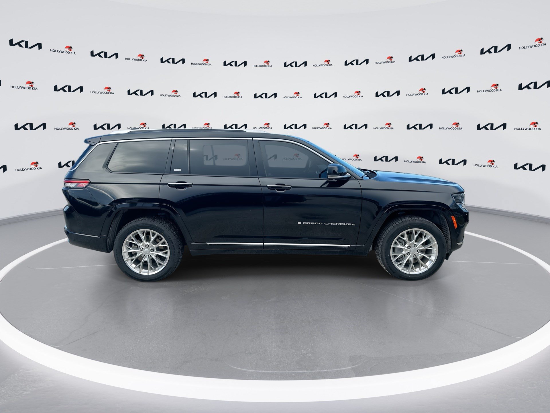 Used 2021 Jeep Grand Cherokee L Summit w/ Advanced Protech Group IV AWD/4WD image 9