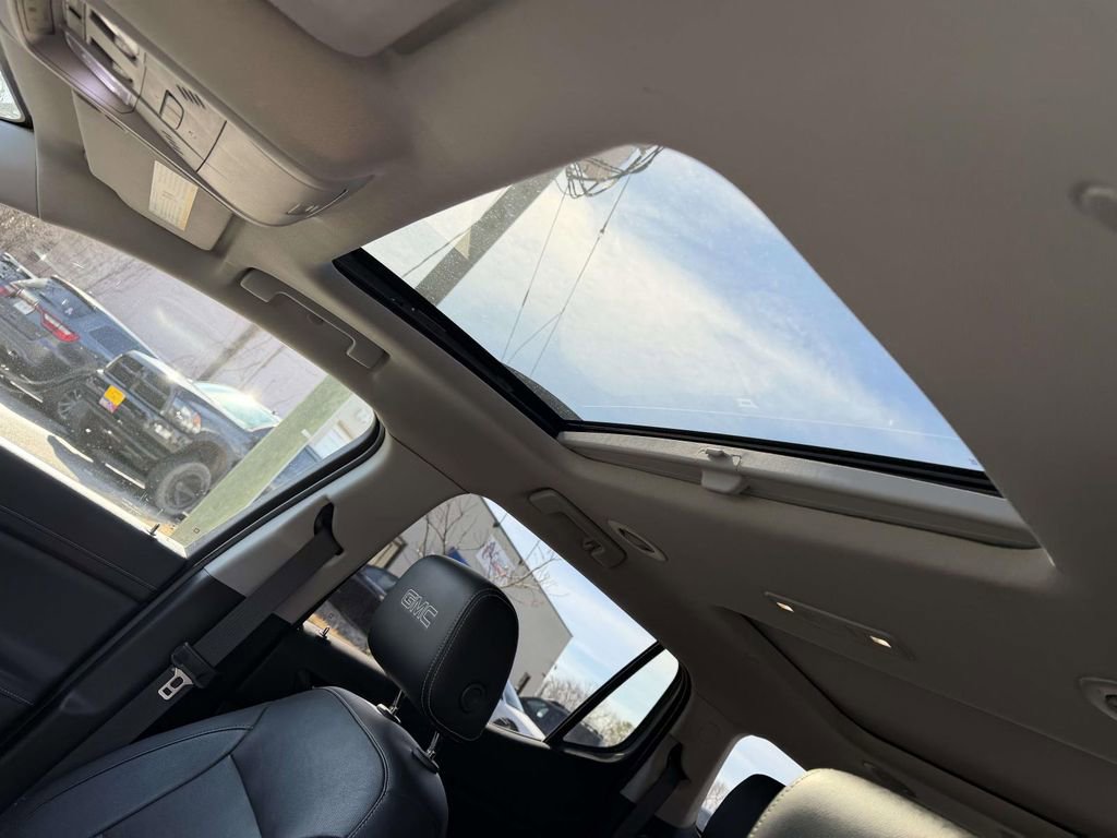 Used 2019 GMC Acadia SLT w/ Black Edition image 19